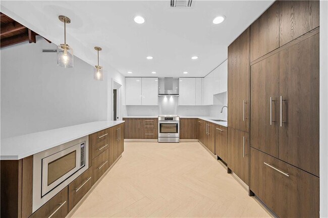 Building Photo - 2201 Intracoastal Dr