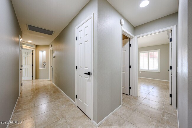 Building Photo - 13507 W Sky Hawk Dr