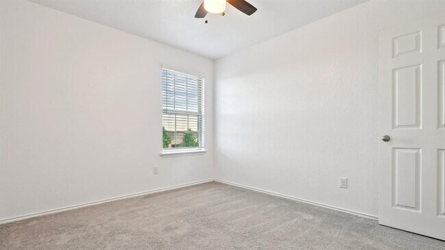 Building Photo - 141 Miracle Dr