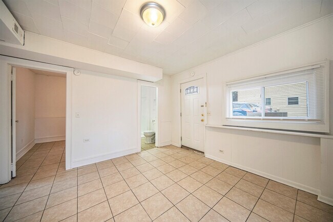 Building Photo - 401 Pauline Blvd