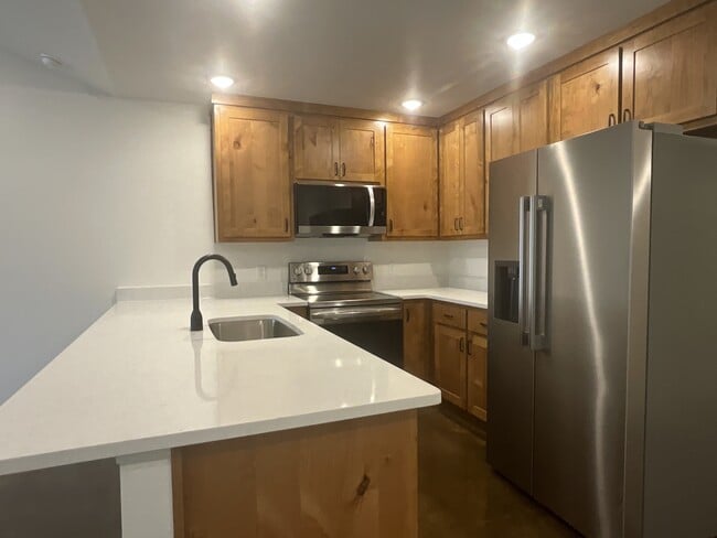 Building Photo - 533 Bradburn Rd