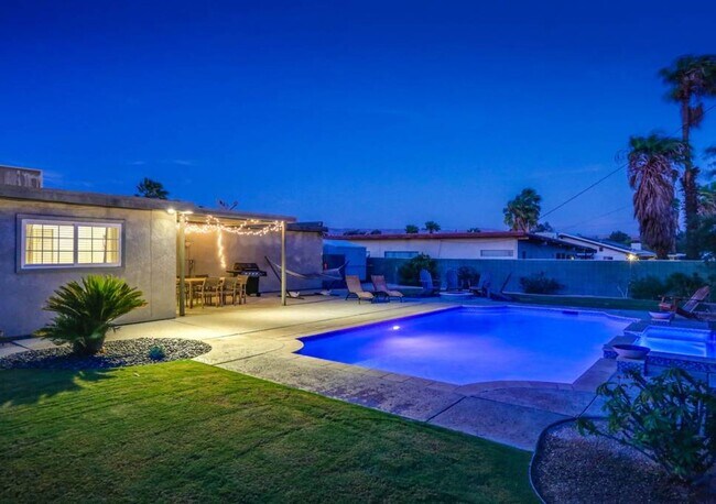 Building Photo - Family-Friendly Oasis in North Palm Springs