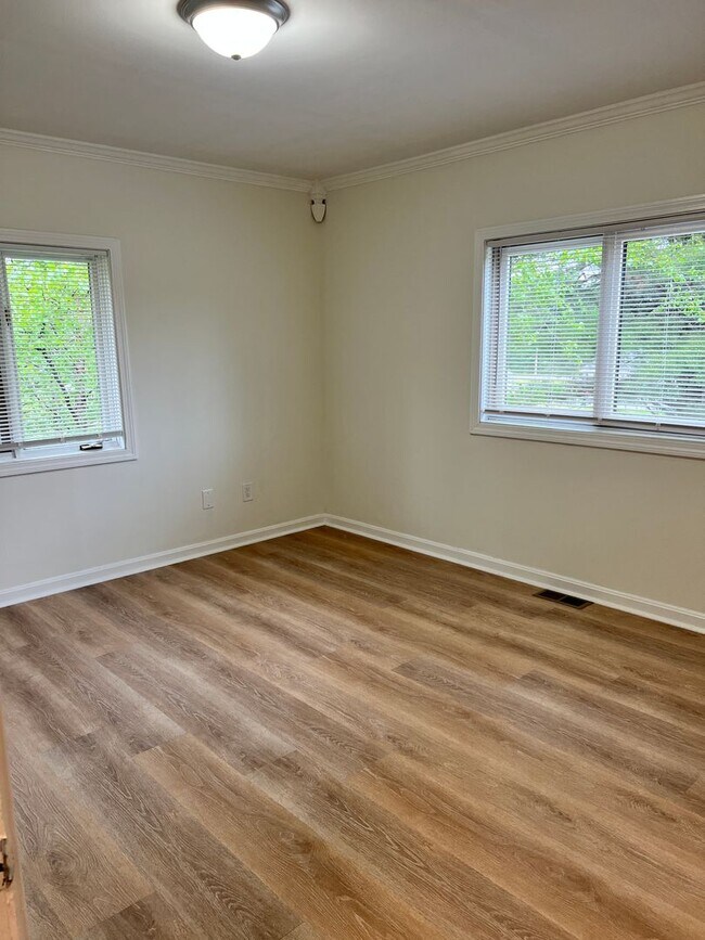 Building Photo - 17 Pheasant Dr