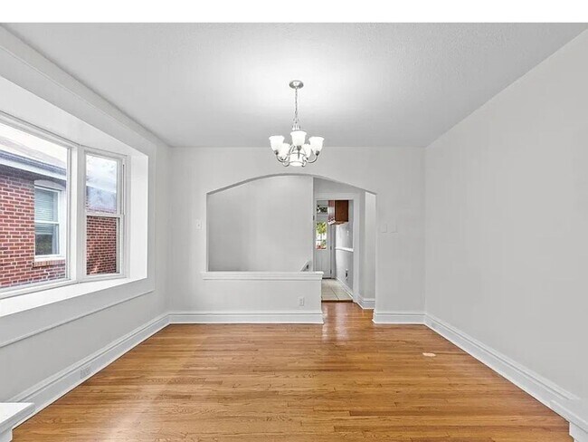 Building Photo - Comfortable Living in the Heart of South St. Louis