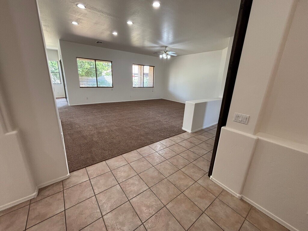 Building Photo - 2120 E Flintlock Way