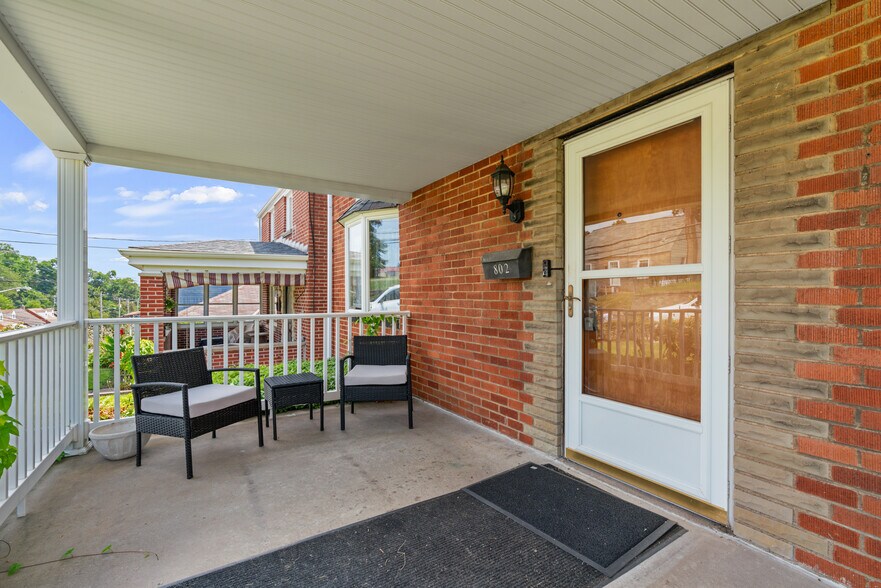 Building Photo - 802 Dunster St