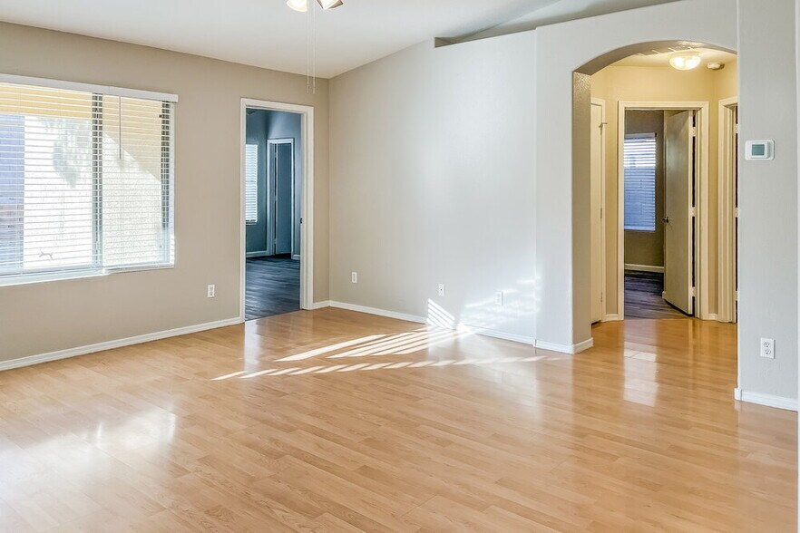 Building Photo - 1727 E Alicia Dr