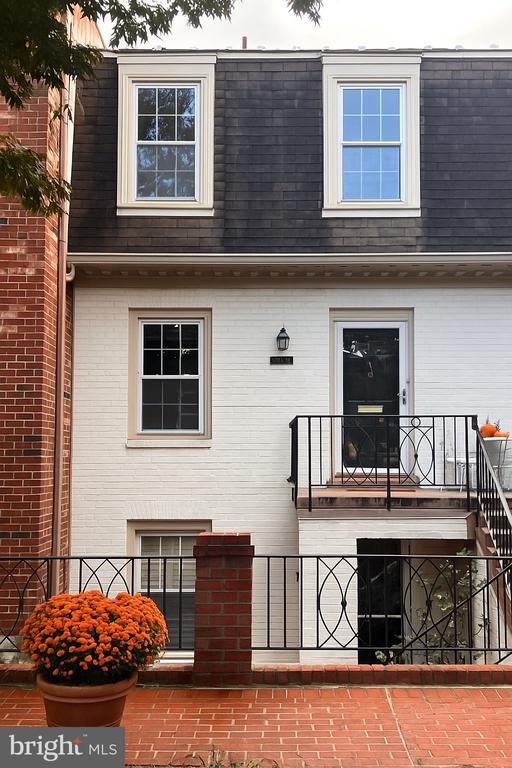 Building Photo - 3291 Sutton Pl NW