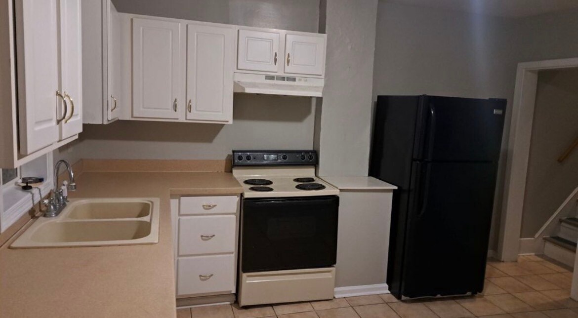 Building Photo - 832 S Pershing Ave