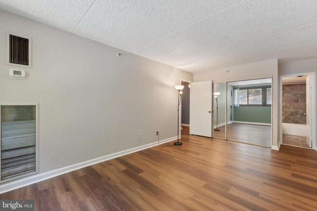 Building Photo - 5911 Edsall Rd