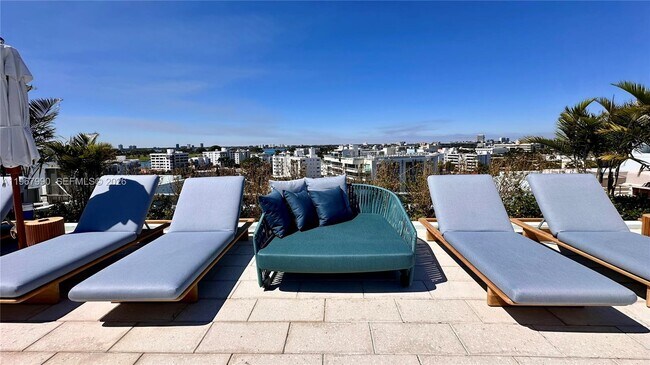 Building Photo - 9201 E Bay Harbor Dr