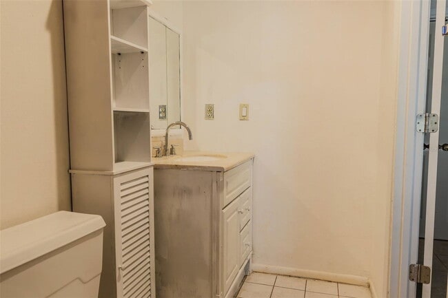 Building Photo - 1259 41st St