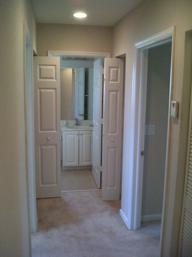 Building Photo - 1221 Lucaya Dr