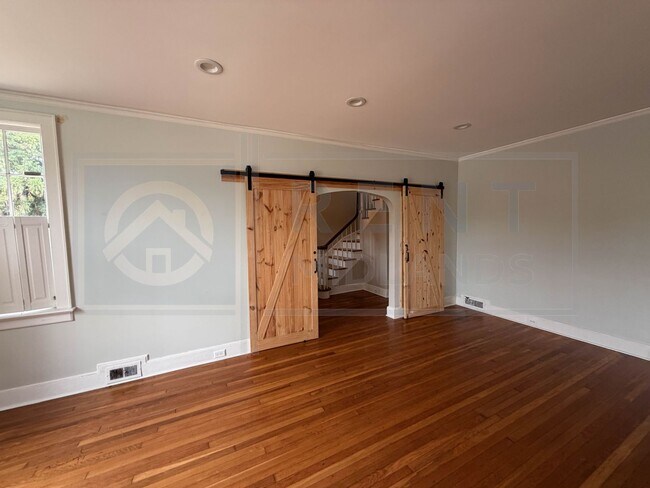 Building Photo - 3925 Rosewood Dr