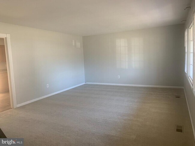 Building Photo - 13217 Poplar Tree Rd