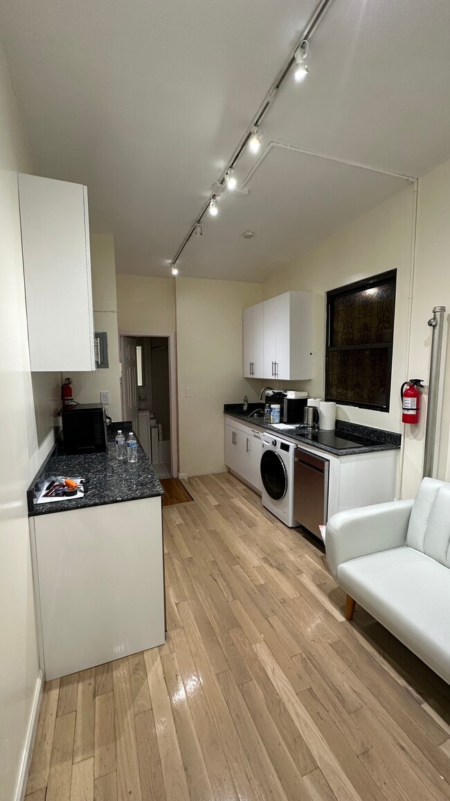 Building Photo - 380 Third Ave