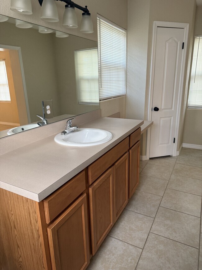 Building Photo - 509 Brightwood Ave