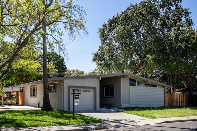 Building Photo - 142 Anita Ct