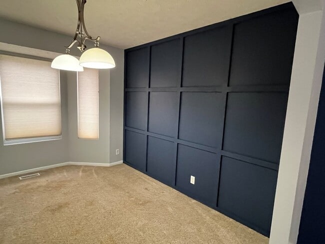 Building Photo - Home For Rent Bellevue.