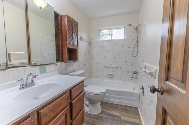 Building Photo - 4419 Knight Dr