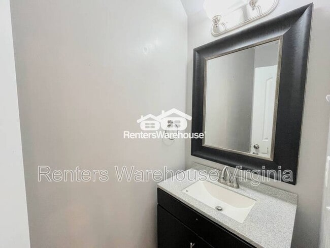 Building Photo - 1128 Winsford Ln