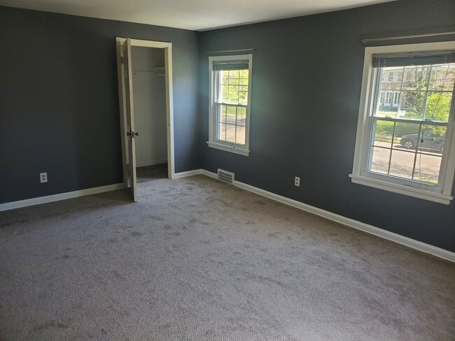 Building Photo - 2405 Overlook Rd