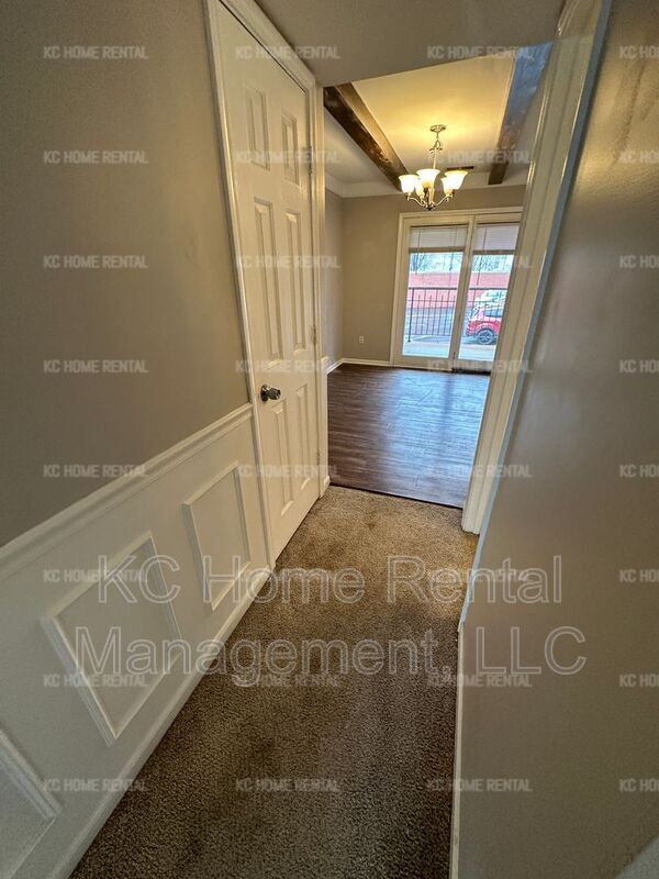 Building Photo - 439 W 10th street