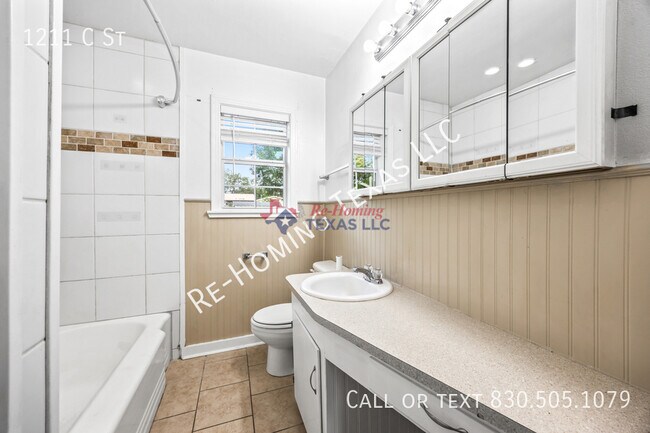 Building Photo - 1211 C St