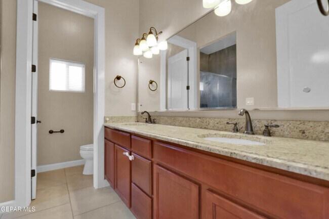 Building Photo - 5648 Valley Oak Dr