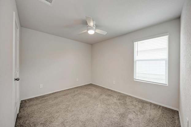 Building Photo - 105 Calgary Ln