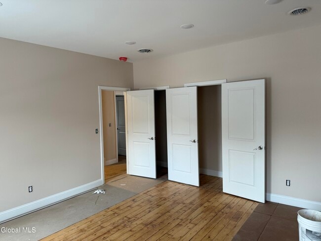 Building Photo - 253 6th Ave