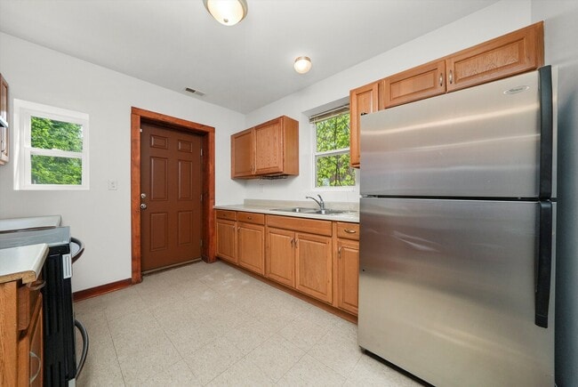 Building Photo - 6540 S Vernon Ave