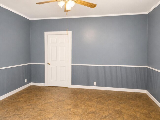 Building Photo - 425 Lakeview St