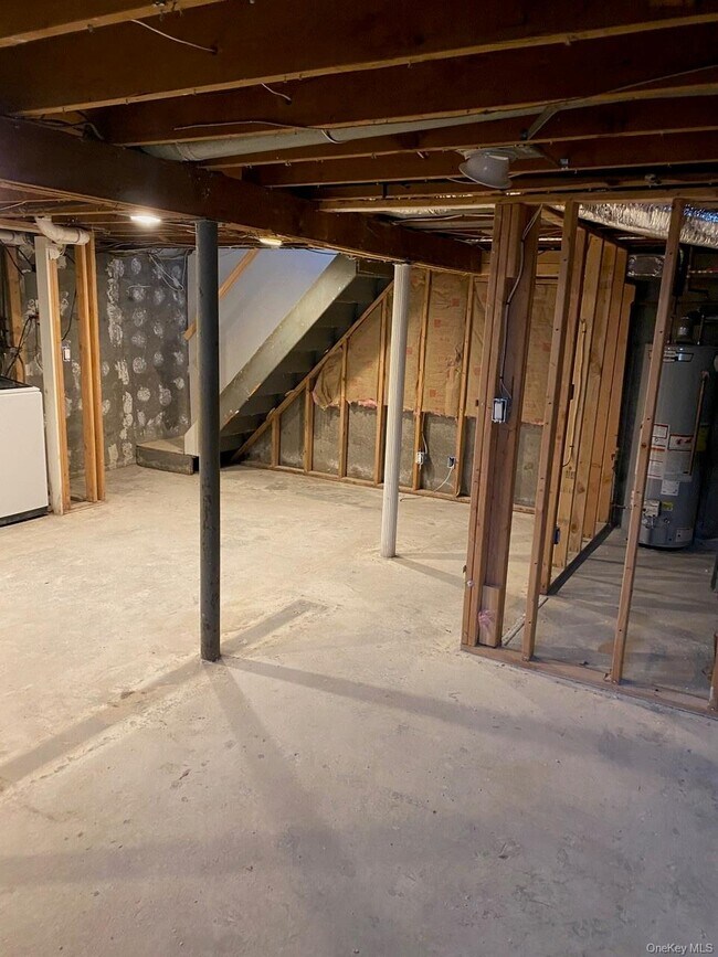 Building Photo - 36 Oneida Ave