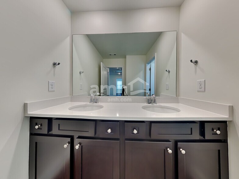 Building Photo - 5253 Blue Mountain Dr