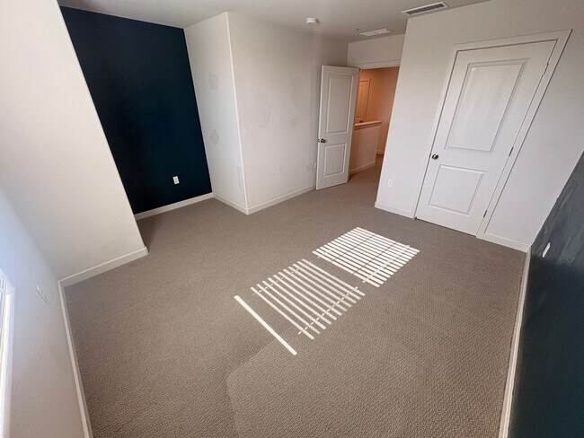 Building Photo - Beautiful Home for rent in Hanford, Ca