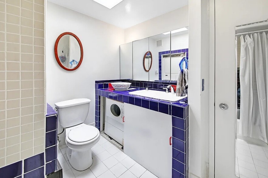 Building Photo - 318 W 14th St