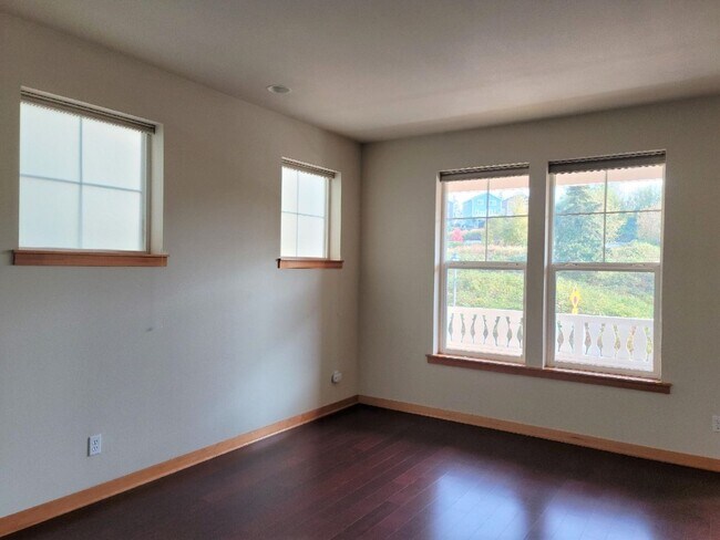 Building Photo - 19327 Gadwall Ln NE