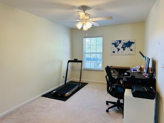 Building Photo - Two bedroom townhome with one car garage