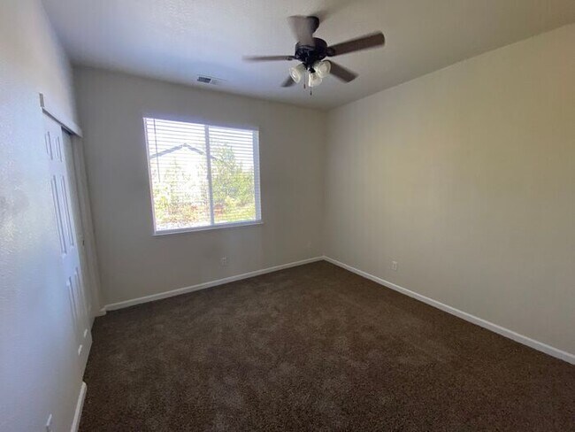 Building Photo - NW Reno 4 Bedroom Home - Mountain Views