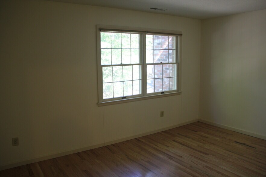 2nd bedroom - 45 Tunxis Vlg