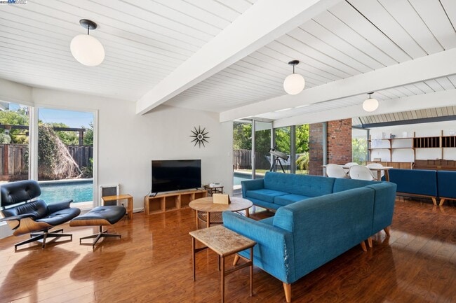 Building Photo - 3767 Gainsborough Dr