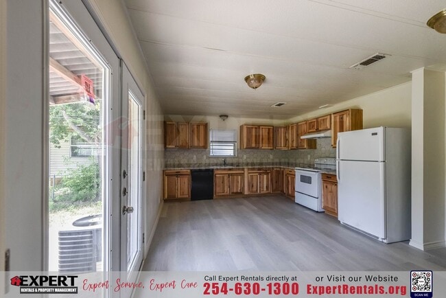 Building Photo - A cozy 3-bedroom, 2-bathroom home nestled on a corner lot