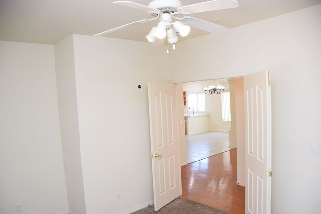 Building Photo - 1 STORY HOME IN GATED SE COMMUNITY
