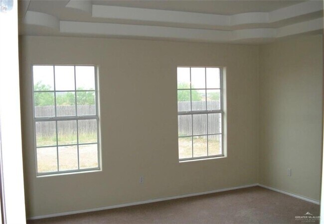 Building Photo - 9 W Sherryl Ave