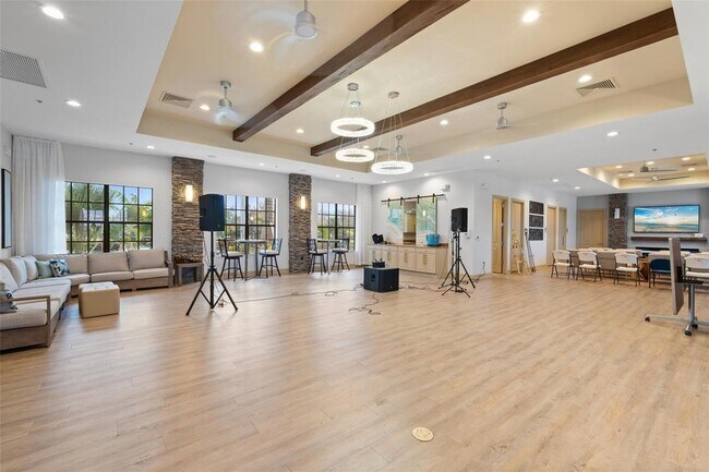 Building Photo - 1021 Kestrel Ct