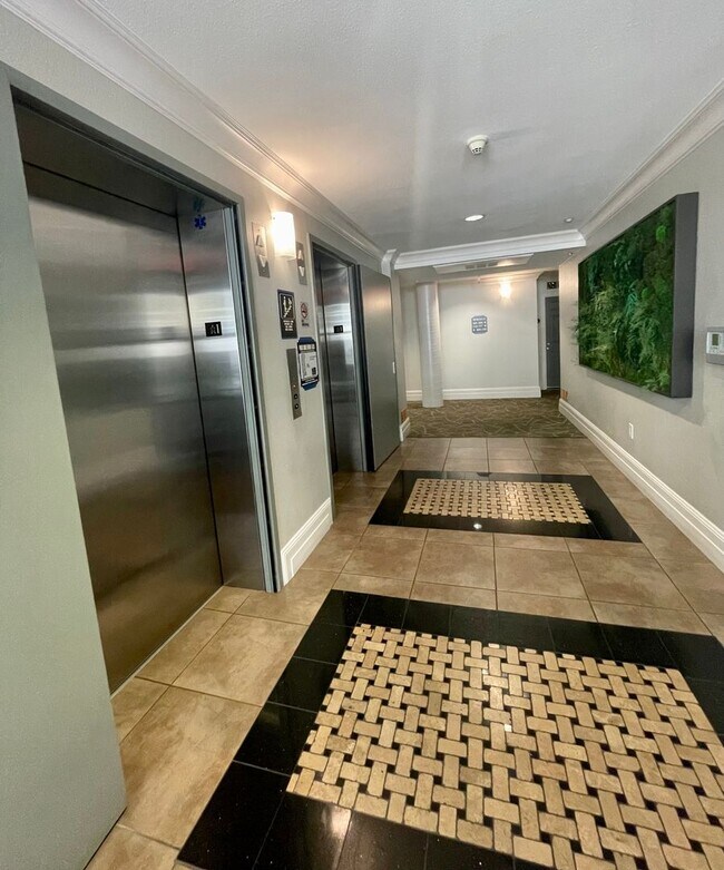 Building Photo - Beautifully upgraded 1 Bdrm, 1 Bath w/larg...