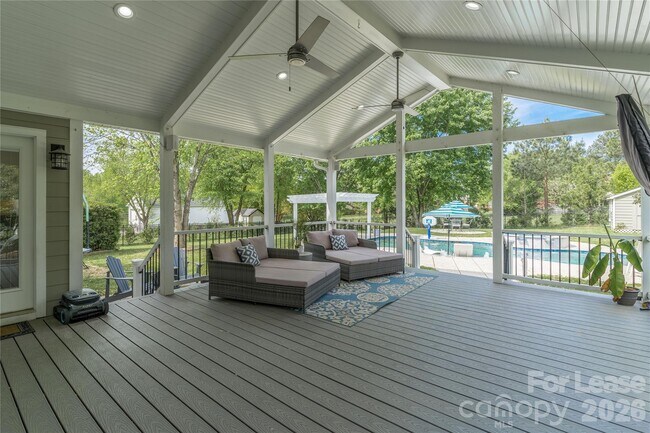 Building Photo - 16647 Greenfarm Rd