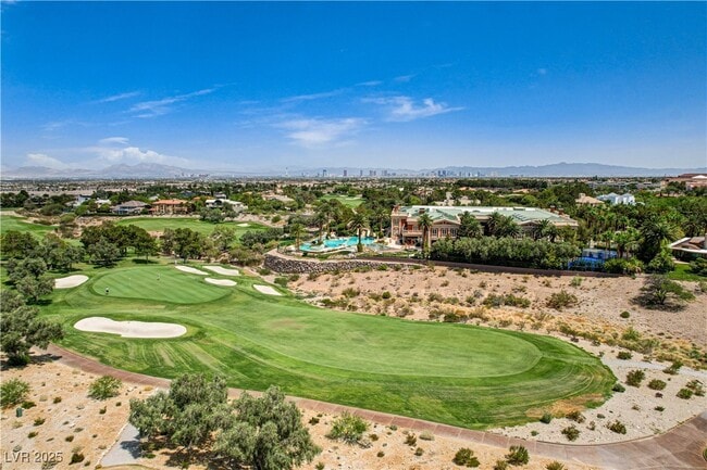 Building Photo - 9244 Pitching Wedge Dr