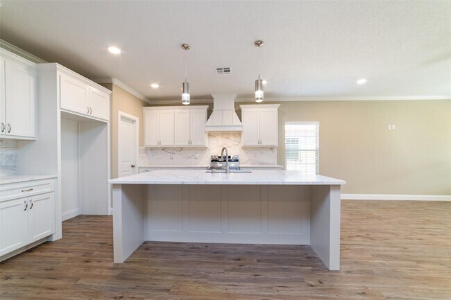 Building Photo - 1901 Seley Ave